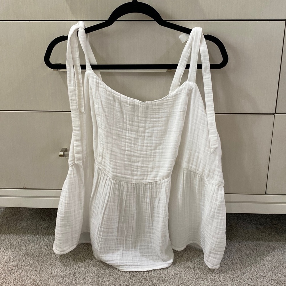 Old Navy white flow top